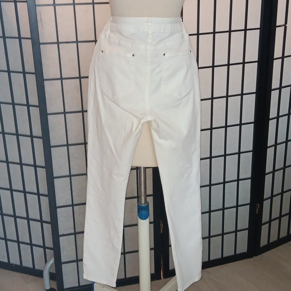 Club Monaco slim jeans. Size 4. - Picture 3 of 6